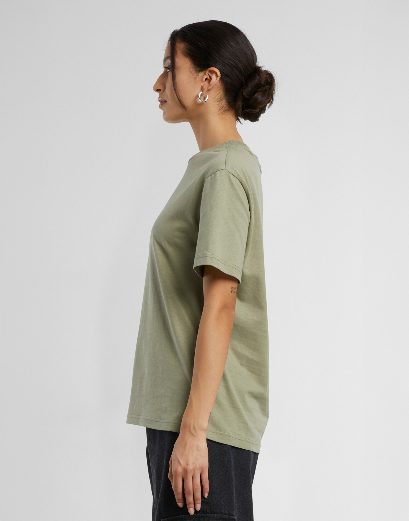 CAMISETA MANGA CORTA MUJER OVERSIZED 200GSM | BY211