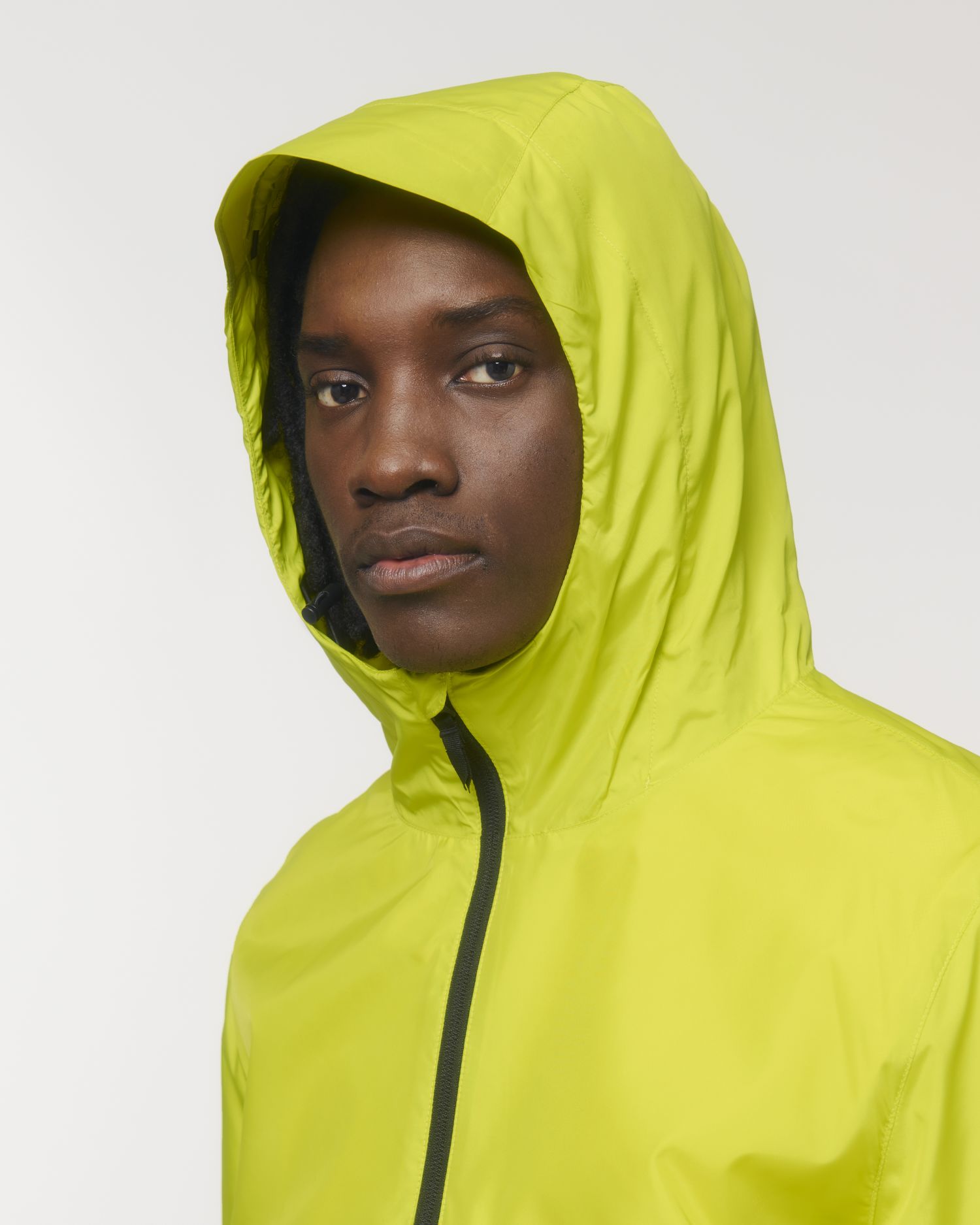 ANORAK CON CAPUCHA 75GSM | STJU834