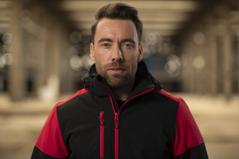 Chaqueta Softshell Prime · Ambientes Fríos · Capucha Desmontable · Bicolor NEGRO ROJO FRONT