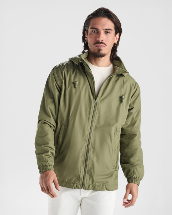 CHAQUETA LIGERA · MICROPOLAR INTERIOR · 330GSM · PUÑOS ELÁSTICOS · 5079 VERDE